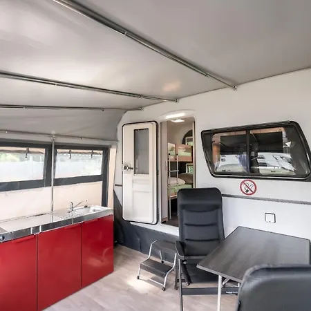Season Camper 701 营地